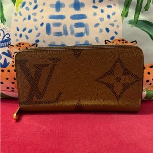 Louis Vuitton Giant Reverse Monogram Zippy Wallet